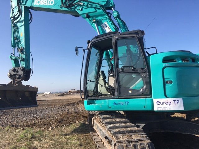 europtp's profile picture. EUROP'TP, filiale travaux publics du groupe FLM créé en 2009: génie civil, voirie, réseaux secs & humides, Étanchéité, Travaux spéciaux et acrobatiques