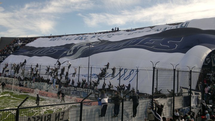 Somos SOCIOS e HINCHAS del QUILMES ATLETICO CLUB. Nuestra cuna: Bernal. Solo nos interesa colaborar con nuestro Club. Cafe Sur nuestro punto de encuentro.