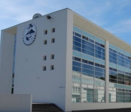 Lycée polyvalent accueillant des enseignements généraux, technologiques et professionnels.