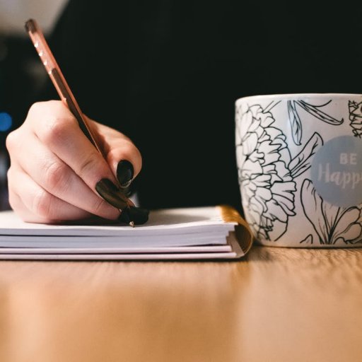 writers_hub_'s profile picture. A platform for writers/authors/poets.
