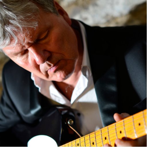 https://t.co/NZB1lEijmF
https://t.co/douEY1e63T
North Sea diver, guitarist, singer, composer, returning home to tell his story in music.