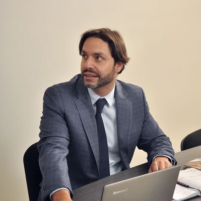 rafaelalvarezr's profile picture. Administrador, MBA. Las personas sólo necesitan un poco de orientación para lograr sus metas financieras. Ese es nuestro propósito en Espacio con Valor.