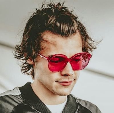 •Treat People With Kindness🌹
•Love Is Love🌈
•Larry é real💕
{fan account}