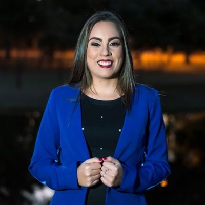 _lumujica's profile picture. Lo esencial es invisible a los ojos.
Emprendedora.
Alma libre.