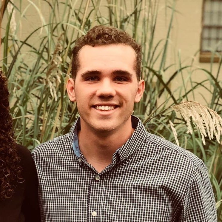 Journalism and sports management major at IWU || campus news editor for @iwusojourn || PR intern for @KenoshaKingfish || personal account: @joeyk_17