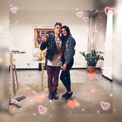 ClairySinger's profile picture. I'm a singer❤ justin followed me on 9/01/2017 😱😍
Vedrò filippooooo, irama sono troppo emozionata