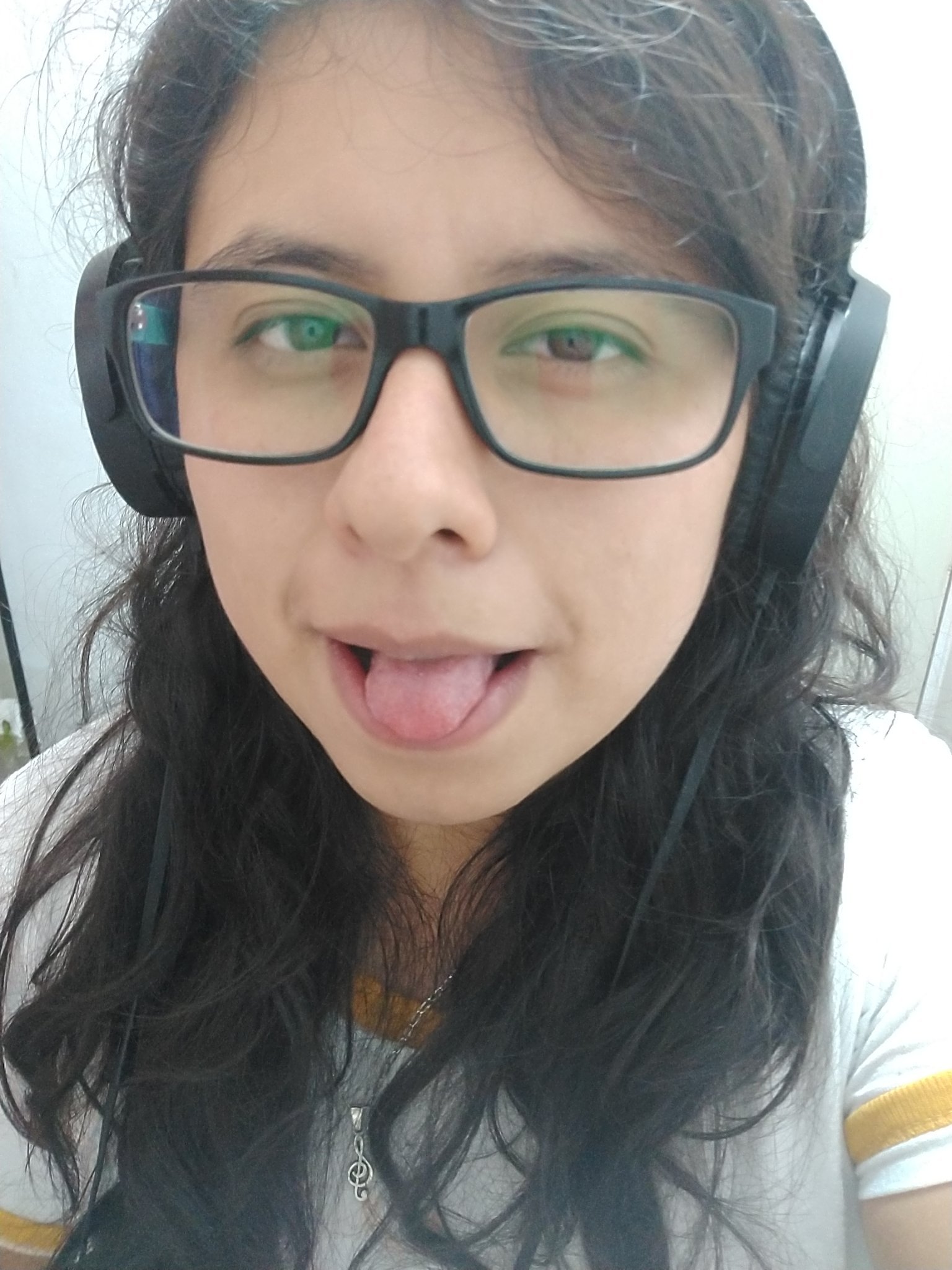 ladixrics's profile picture. inminente espectadora de la fantasía 💫 y hacedora de la realidad 🍁