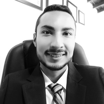 Abogado Constitucionalista y Magíster en Derecho Administrativo