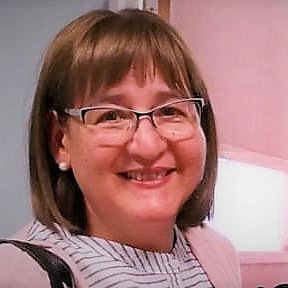 Doctora en Letras, Lingüística. Directora Esp. del Español Lengua Extranjera. Profesora Italiano. Presidenta de ADILLI.