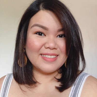 I am a Foodie & a Make-up Artist. I love beauty. I love my family and I love making new friends !