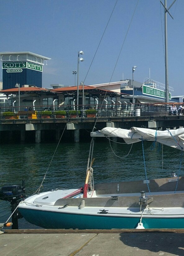 Looking for my missed connection at Jack London square 9/3/2018 labor day outside Scott's seafood at 330pm