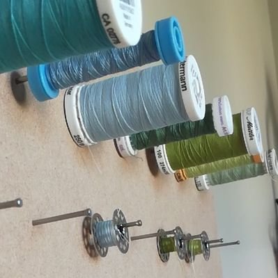Maman passionnée qui fait de la couture et qui voudrait le partager