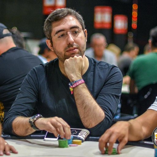 silvap's profile picture. TV & Movies / Sports / Stand up comedy / Podcast Private Joke / DJ / Poker player 
É aqui que as pessoas tentam ser engraçadas acerca de si próprias?