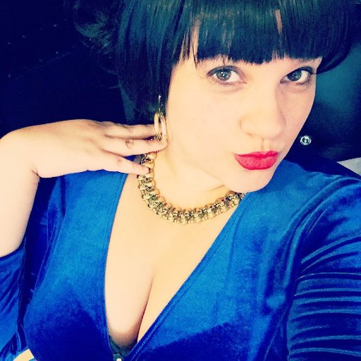 Proud mother of 4. 💖💙💚💛 Inappropriately good! 🤤💋Entrepreneur. 💻📱💵💳 Loving & living life one day at a time.🍷📷🎶Witch 🌙✨🕯️🌱