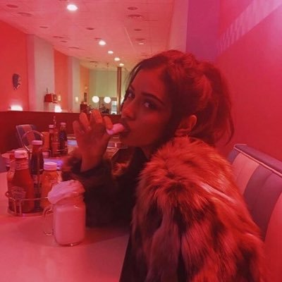 nraidrp's profile picture. jsuis pas une lumière mais je brille plus que ton highlighter