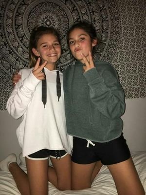 icychocolate_'s profile picture. follow my sis @icyvanillabean