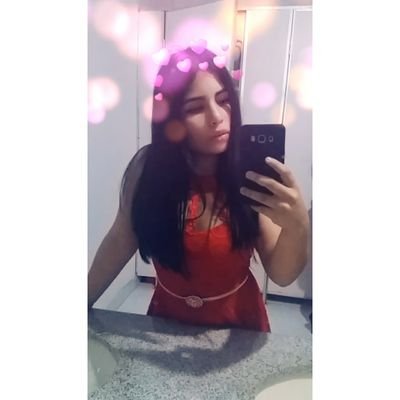 VIamromina's profile picture. Cada cabeza es un mundo y cada mundo vive en un universo distinto 💫🌍🌌