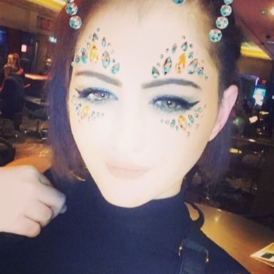 c0untryg1rlX's profile picture. just a small town girl trying like hell to make it, singer/performer and lover of country music 🖤