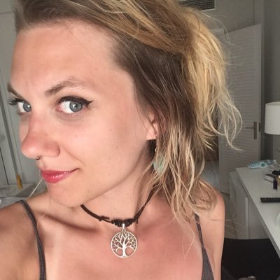 itsCarriescandy's profile picture. Lover of Christmas. 🎄slave to theatre.