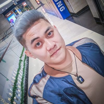 imR2v2's profile picture. 