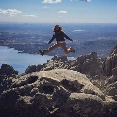 Irinescencia's profile picture. Geóloga preparándose para la docencia.