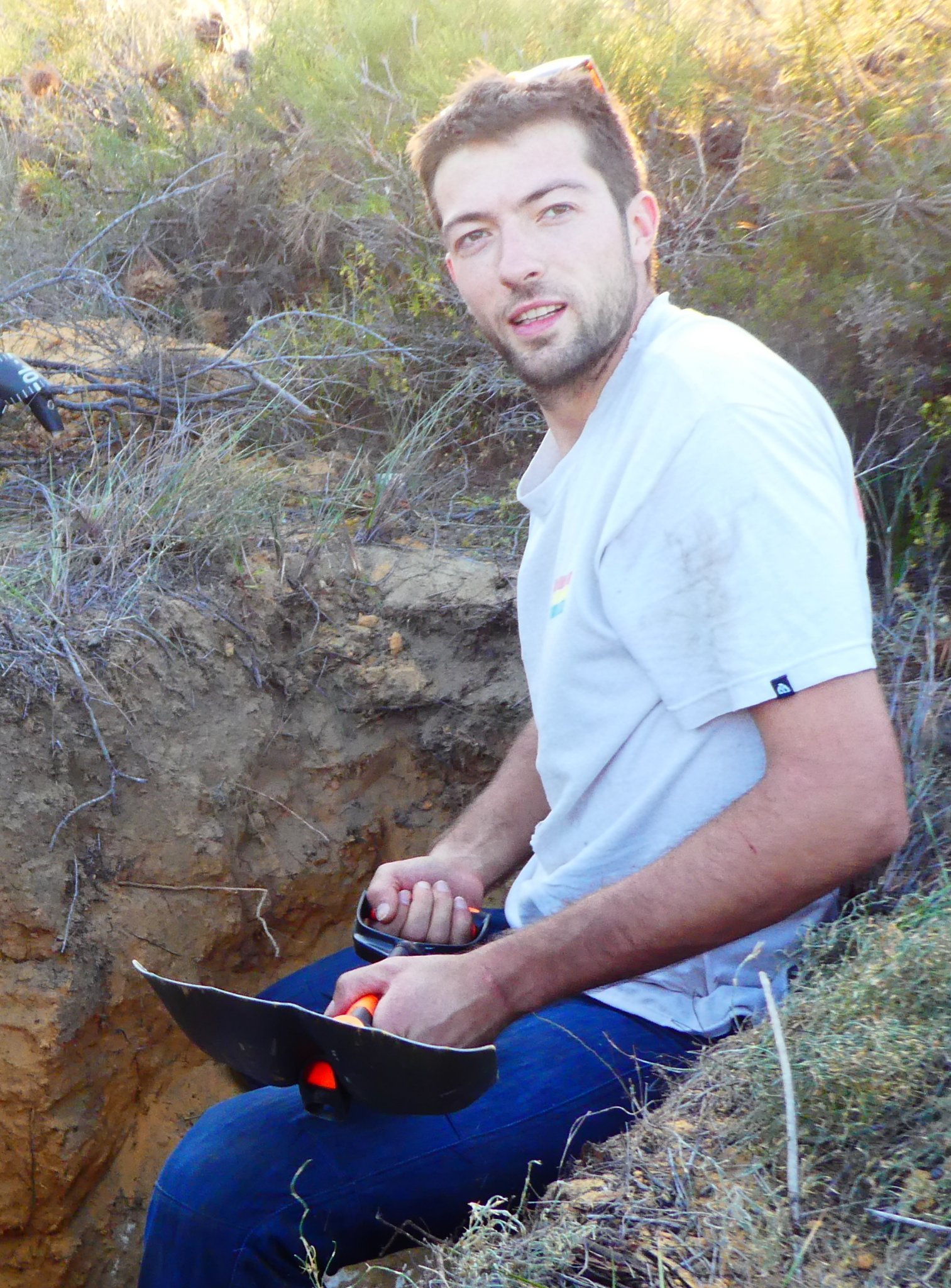 Postdoc @cefemontpellier @cnrs 🇫🇷  & @BiolSci_UWA 🇦🇺 | Soil scientist fascinated by soil-plant interactions and plant ecophysiology, #siliceousplants 🪨🌱