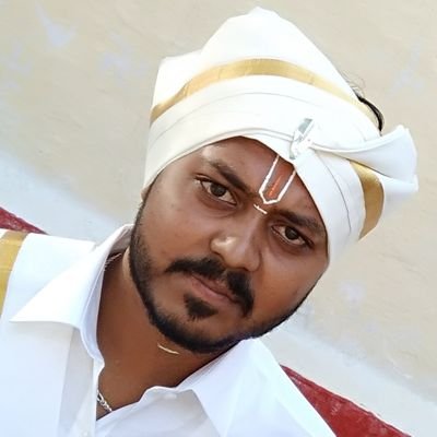 Giri52031513's profile picture. 