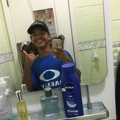 17 anos / Sargitariano ♐ / torço pro melhor sem medo do pior 🍃/ chama no probleminha bb 😘❤ @flamengo