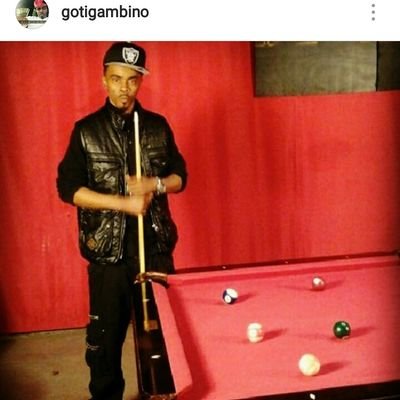 Album out out now struggle muzik https://t.co/j2vBp7chko