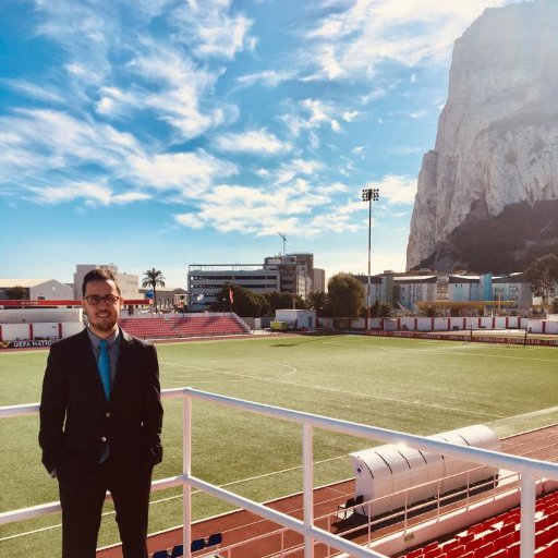Traductor (DE/EN/CAT-ES), revisor y redactor. Fútbol. FIFA. https://t.co/TfHhXHB90a. https://t.co/ZEdfvCRnBj. Editor de ES en @OnubaComms. «Todavía me queda mucho fútbol en las teclas».
