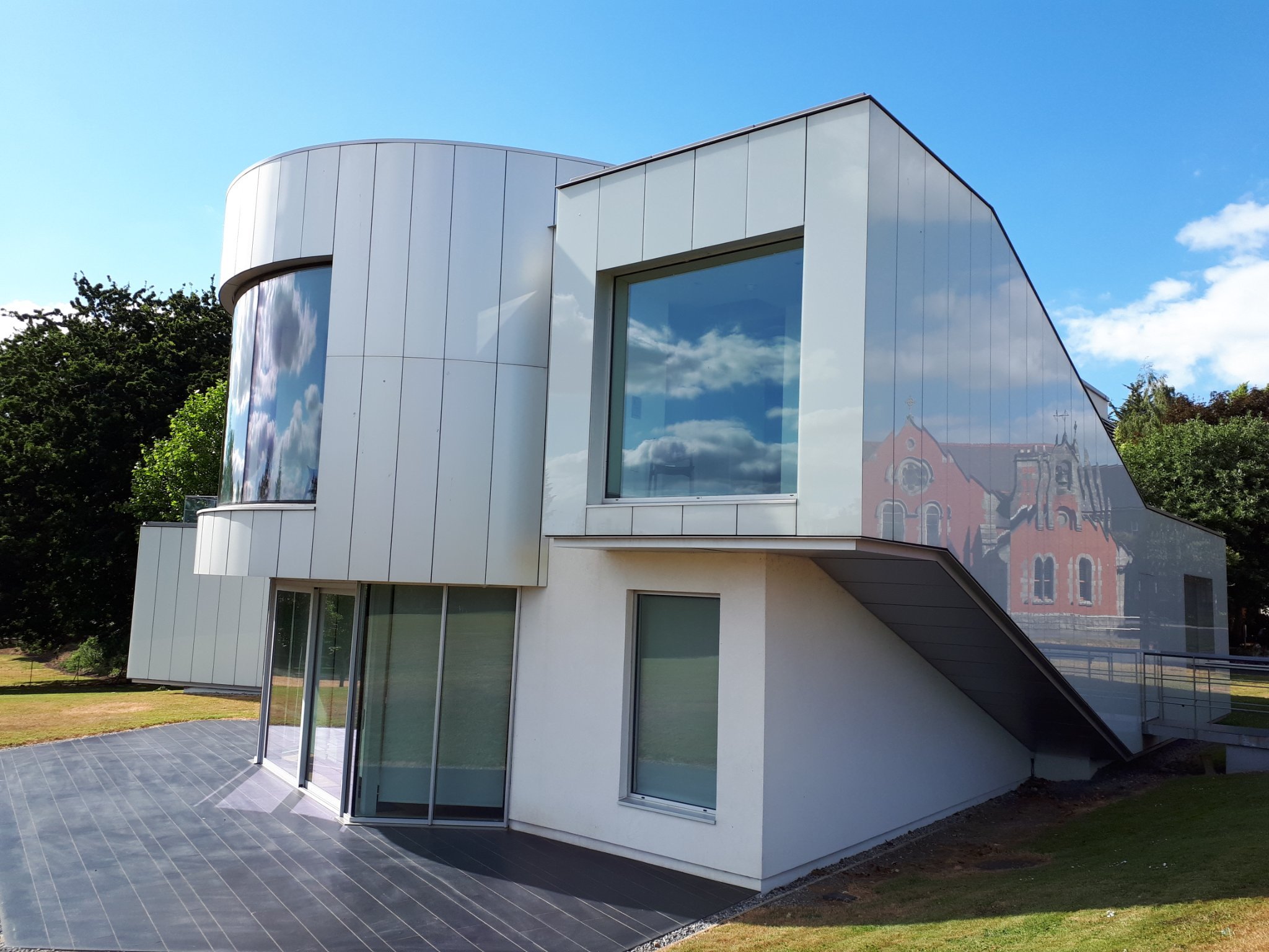 The Margaret Awlyard centre for faith and dialogue, (Glasnevin, Dublin) works in the service of faith in a spirit of inclusivity in contemporary Ireland.