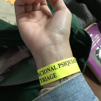 gab_yoO's profile picture. • O K A Y N E S S • borderline • heavy hearted •