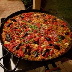 Paellas and Tapas offers the best service and experience after five years of experience. We want to save time, money that will help make your event memorable