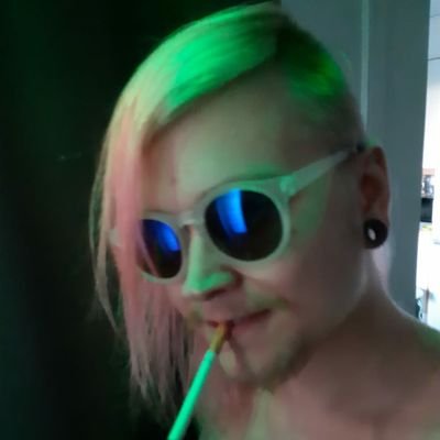 23 year old designer, https://t.co/0nNTiW04bl @FragmentLova Secondary acc