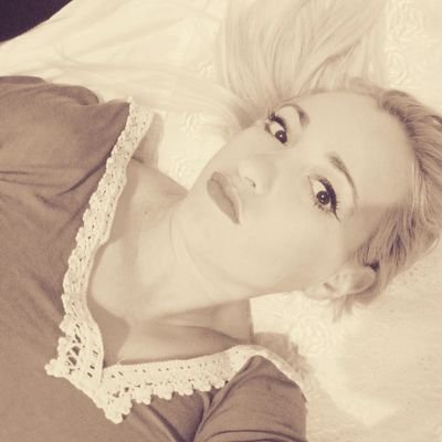 laourakk's profile picture. Είμαι μόνο για μενα😂