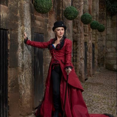 Fashion and E-commerce ..
Content creator
Extra /Dancer