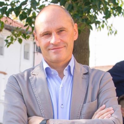 flaviofornasari's profile picture. Libero professionista con grande fatica....barcollo ma non mollo!!...amo la mia terra