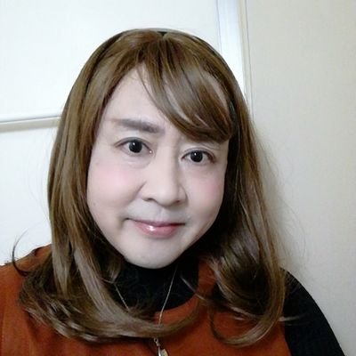 こんにちは！東京都杉並区に在住です。
X gender です。他にも精神疾患抱えながら毎日生きています。
よろしくお願いいたします。