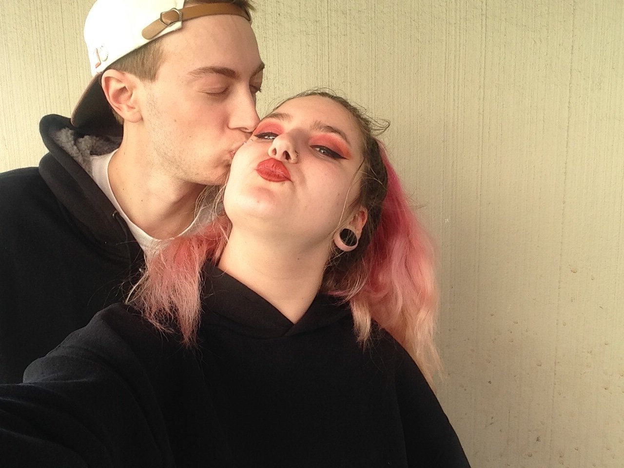 She/her/they/them
Aspiring MUA| Animal mama
Fucked my way into 1st🏆