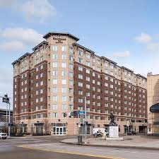 Located on the North Shore of Pittsburgh. Our newly renovated suites come with everything you need, so every stay feels like home.