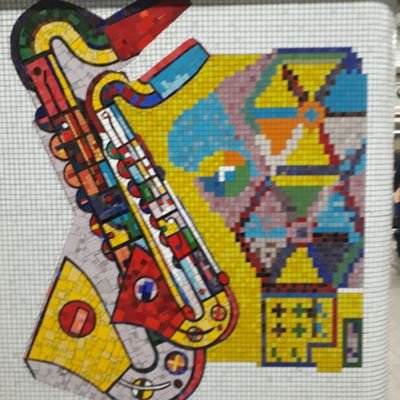 Juliste75's profile picture. J comme jungle, U comme Utopiste, L comme littéraire, I comme intéressée, S comme sage, T comme tatillon, E comme éclat