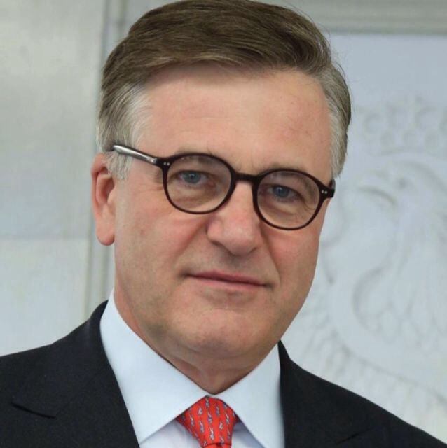 ChrisMo54834457's profile picture. Am goal oriented and I do believe in chasing dreams. At the same time I'm also realistic. Which can be confusing at time. Even though I am far from perfect.