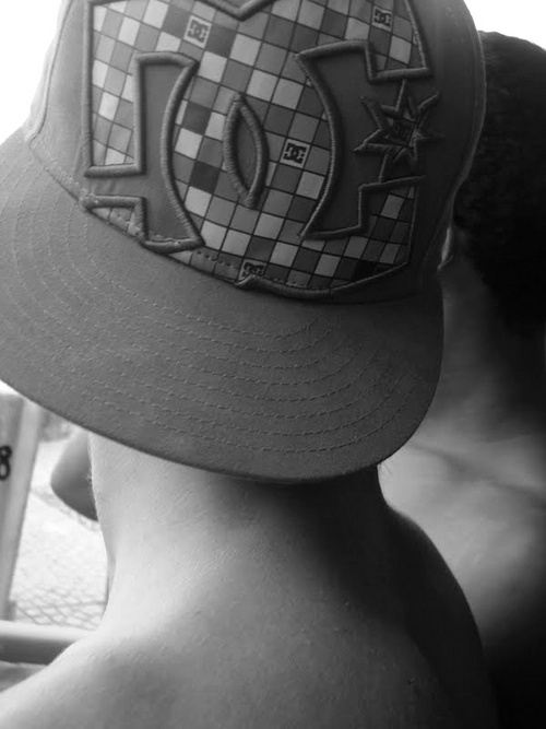 [aa]' eu sou um cara firmeza , surfo sempre , baladas sempre quando dá e curto a vida neeh' =D i é isso Strondando sempre =D