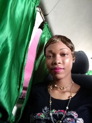 Roz_claire's profile picture. Designing experiences, solving problems. ✨ | Product Designer | UX/UI