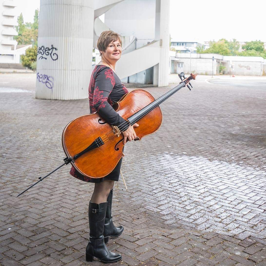 Cellistin! https://t.co/Igb2HUlyJY #cello Hier nur noch sporadisch. Findet mich am besten bei Insta unter meinem Namen