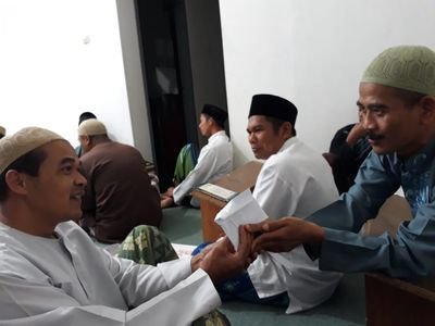 asro'unnasi ilalfitnati aqolluhum chaya' minalfiror 
orang yg semangat menebar fitnah biasanya yg paling tidak punya malu melarikan diri