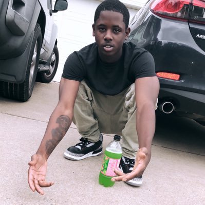 Dee22302520's profile picture. 