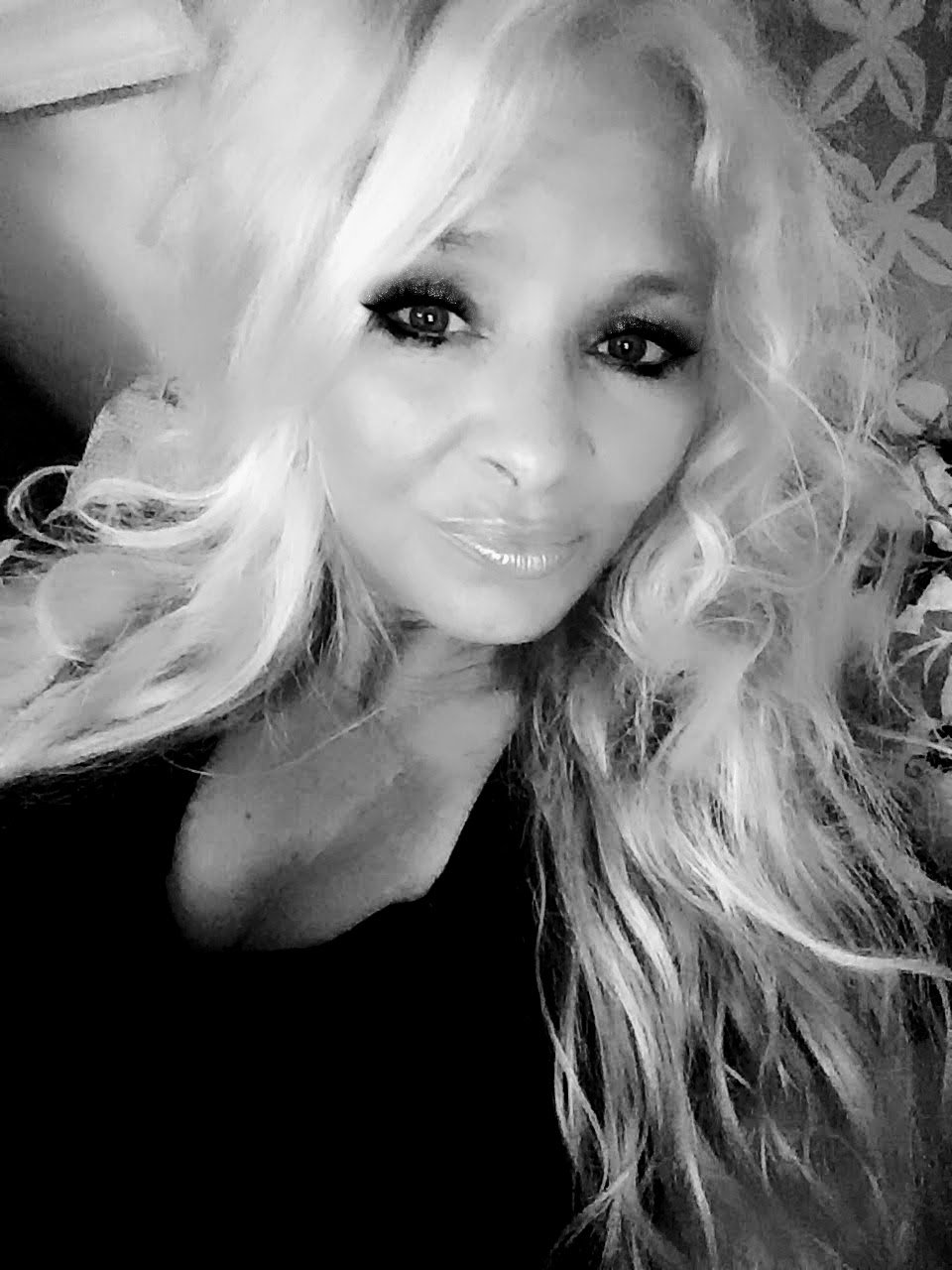 Free Spirited Gypsy who loves Rock music! 🤘😘 ❤Be kind to animals and each other 💟 Taylor and Chase's Mama#Anxietysucks #Supportautism #Bekind #love #Recovery