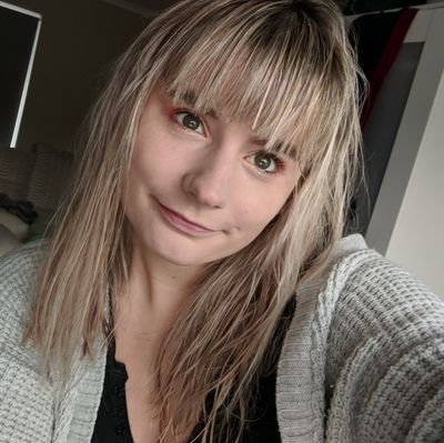 kirstybeachbum's profile picture. 22 Too glam to give a damn