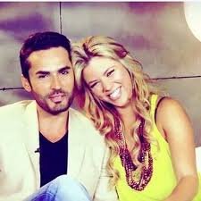 Fans 100% @ximenaduque me sigue desde (01/8/2013) @FabianRiosS #DuqueRiosForever